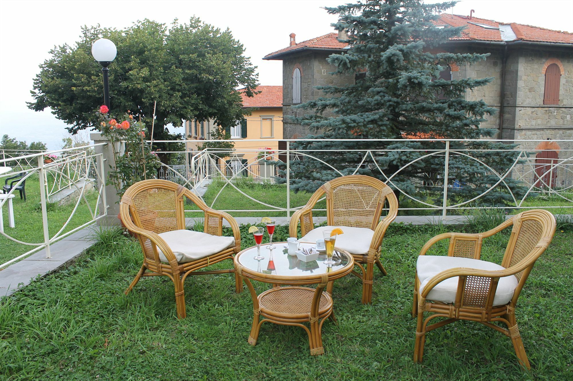 Hotel Croce Di Savoia Vallombrosa Exterior photo