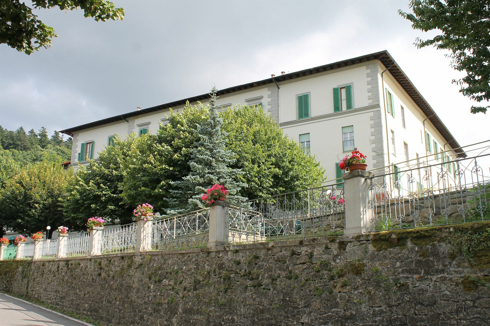Hotel Croce Di Savoia Vallombrosa Exterior photo